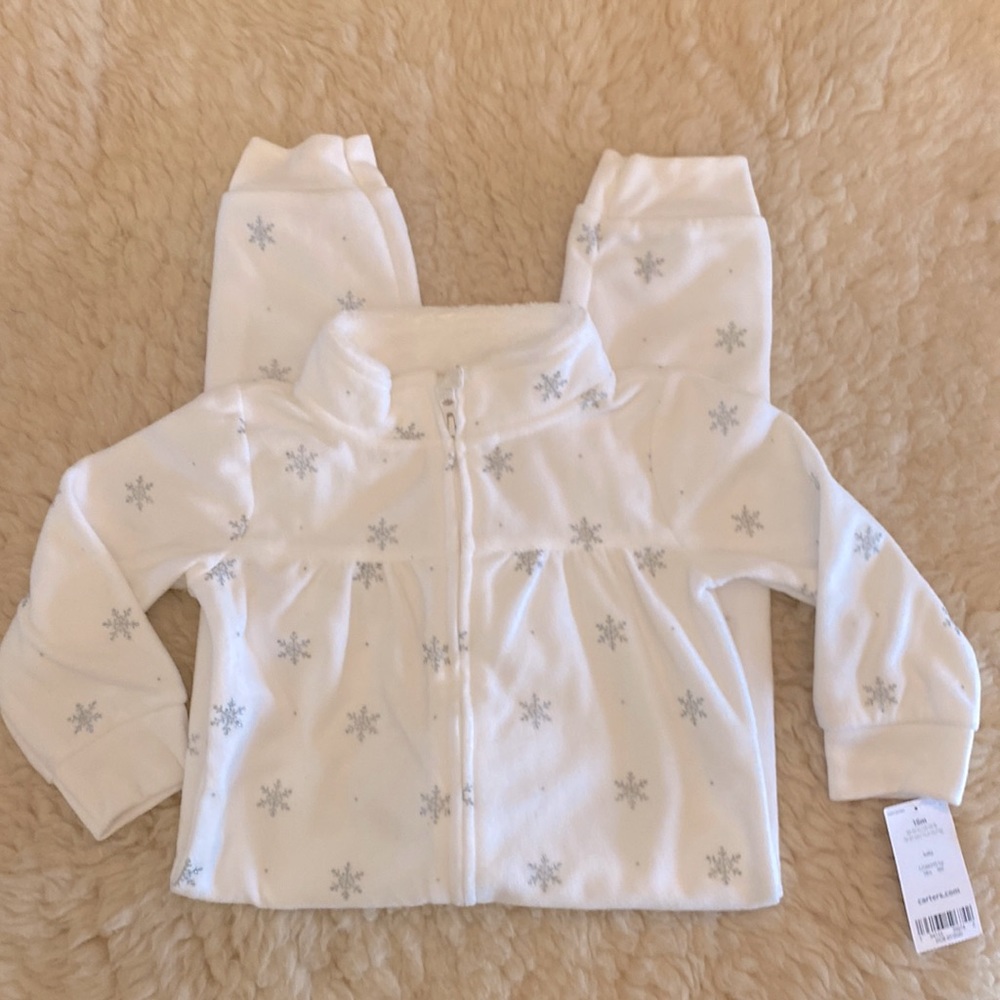 ❄️ NWT Carter’s Fleece Pajamas White and Silver Sparls Snowflake Size 18mo